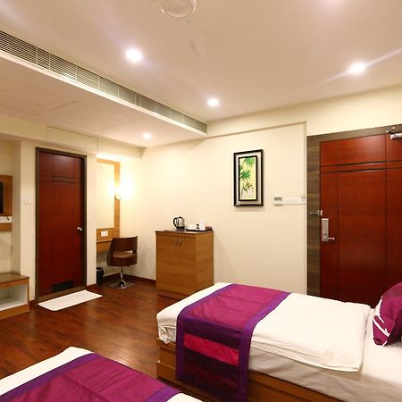 Fabhotel Prime Adore Residency Chennai Bagian luar foto