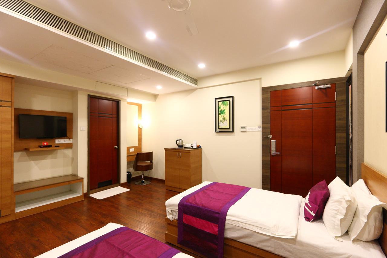 Fabhotel Prime Adore Residency Chennai Bagian luar foto