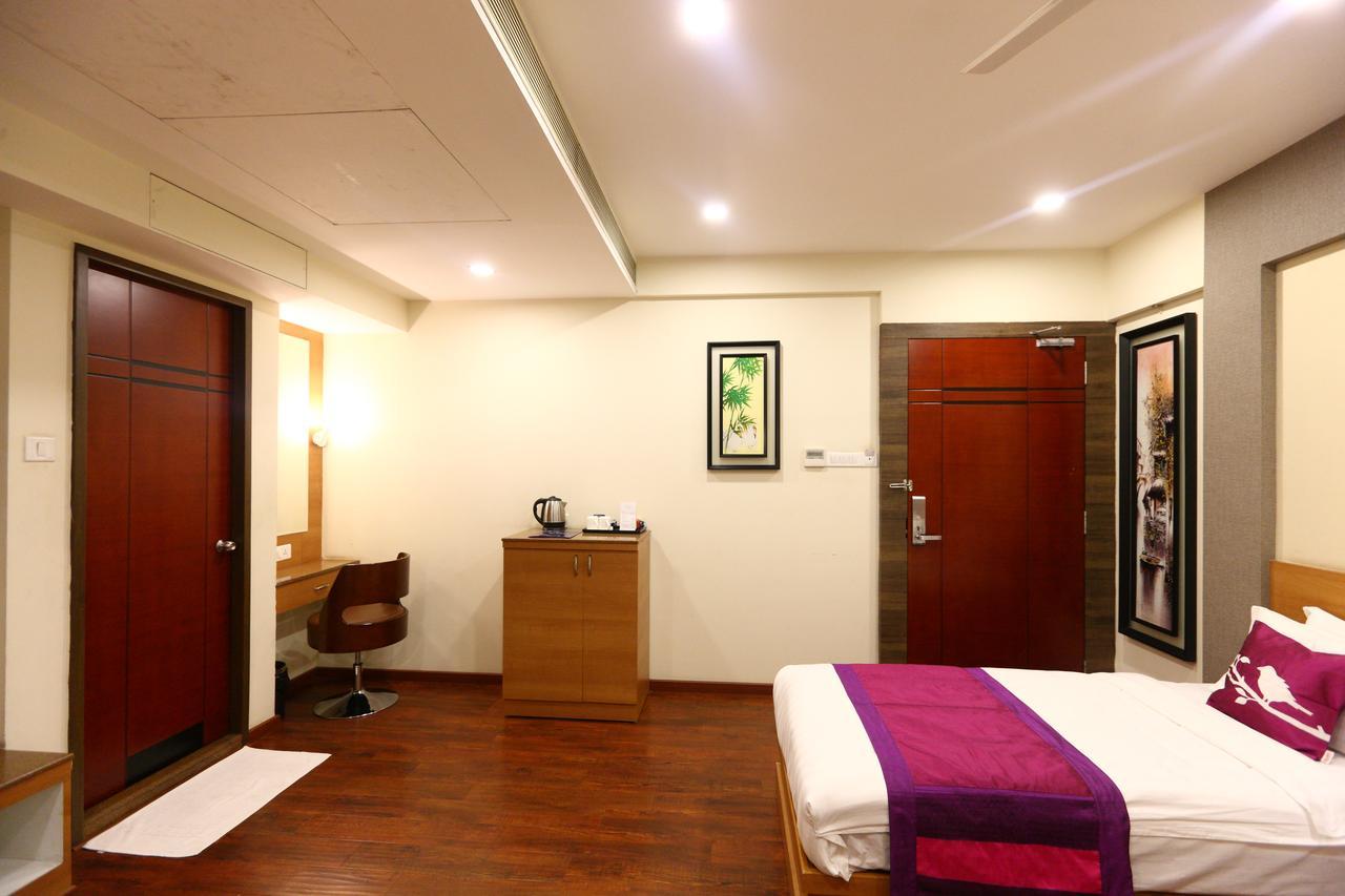 Fabhotel Prime Adore Residency Chennai Bagian luar foto